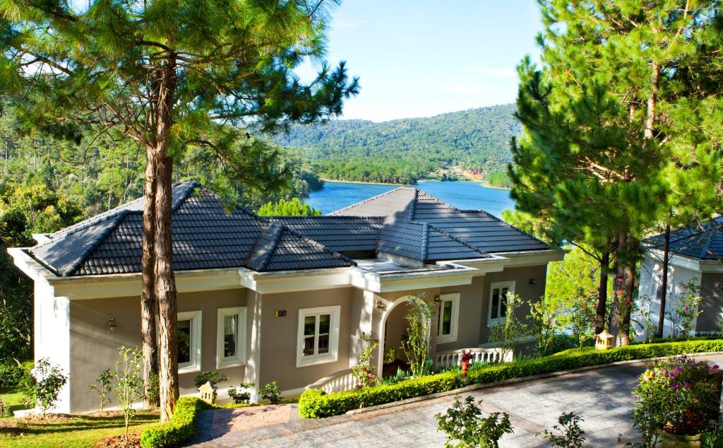 Dalat Edensee Lake Resort & Spa